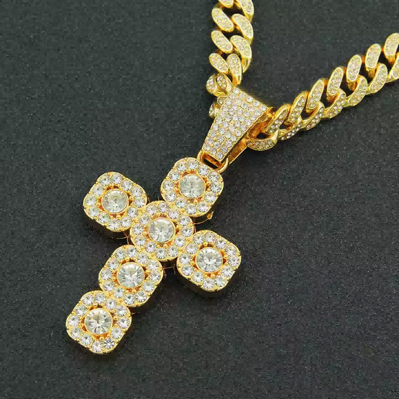 Collier Pendentif Football Croix Diamantée 3D