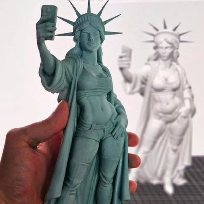 Statue of Liberty decor, selfie goddess sculpture, resin crafts, family office decor, funny models.