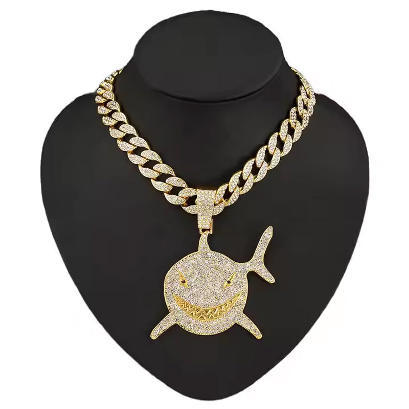 Collier Pendentif Football Strass Plaqué Or - Charm Requin (Modèle 2)