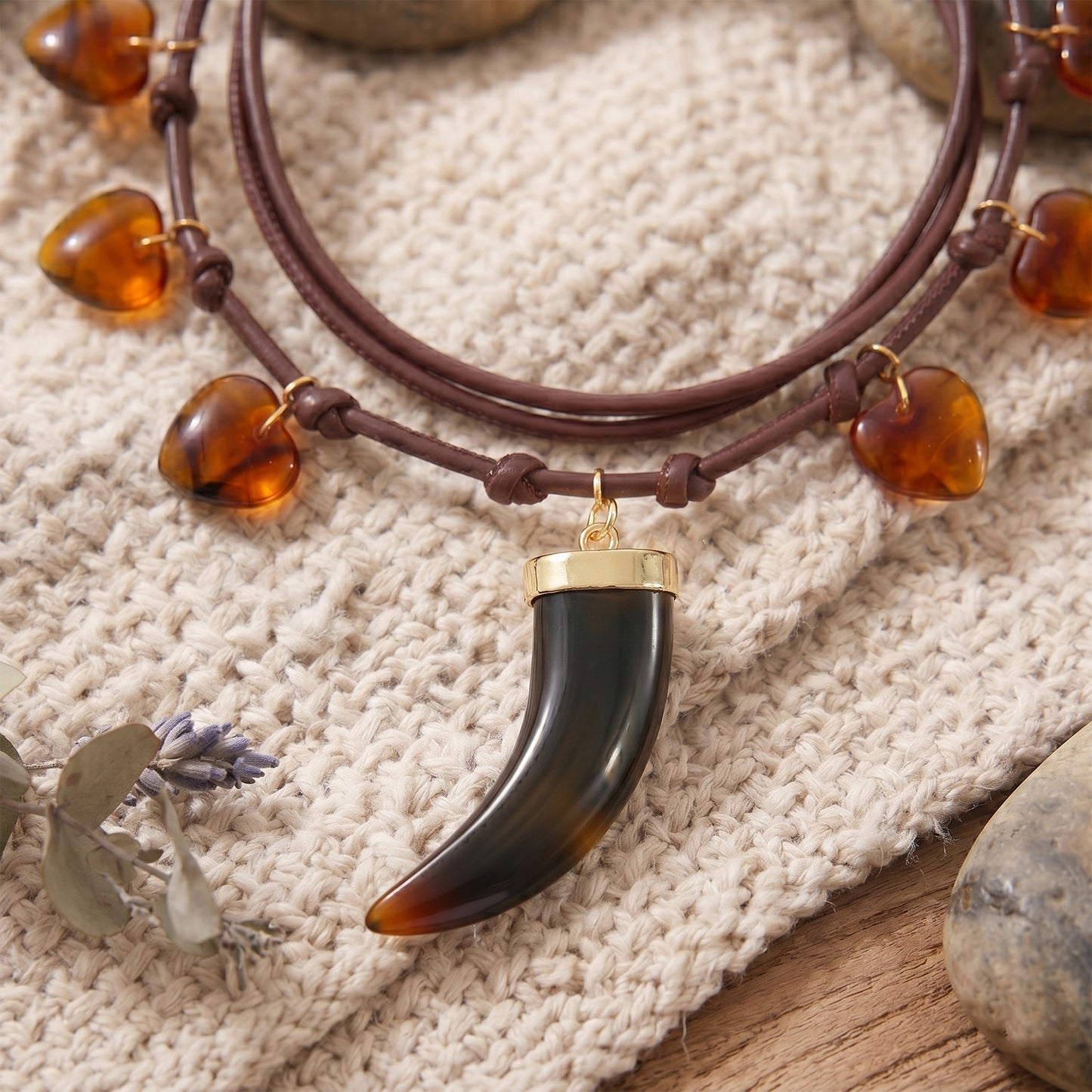 Collier Cordon Cuir Bohème - Pendentif Dent de Loup Résine