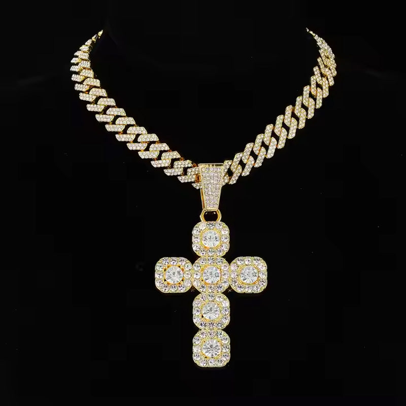 Collier Pendentif Football Croix Diamantée 3D