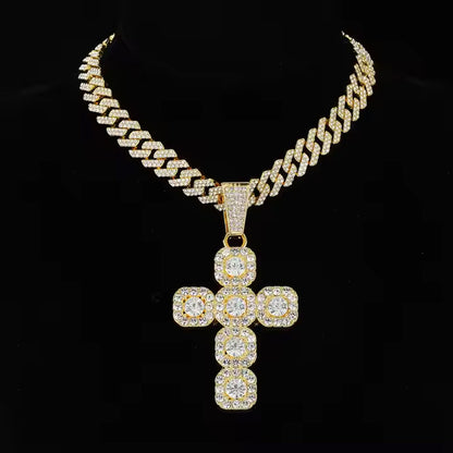 Collier Pendentif Football Croix Diamantée 3D