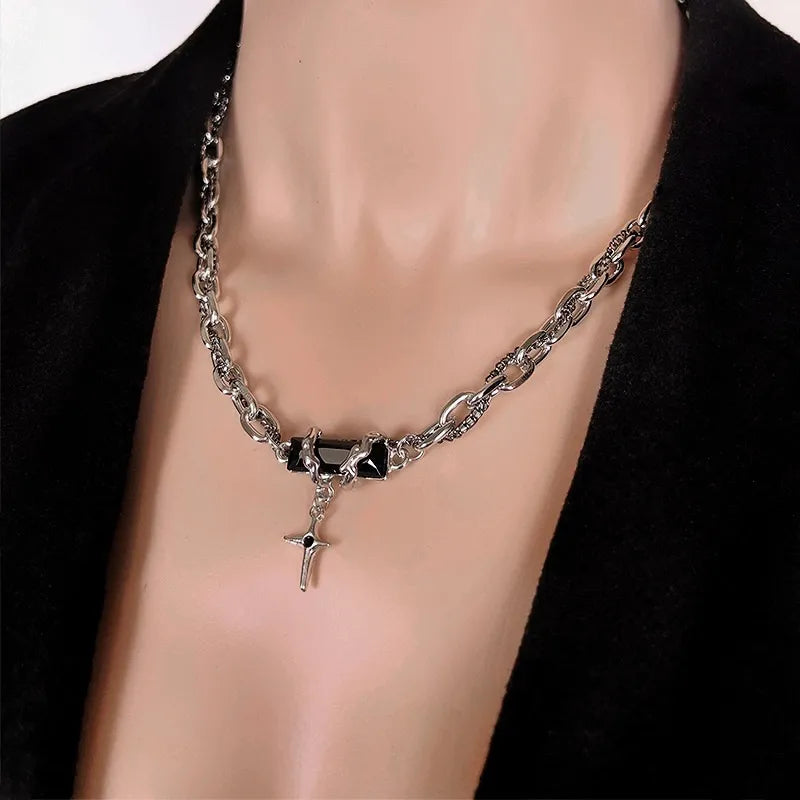 Collier Pendentif Étoile Croix Pierre Noire - Style Dark