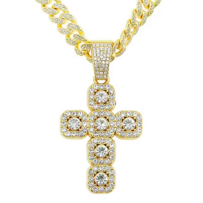 Collier Pendentif Football Croix Diamantée 3D