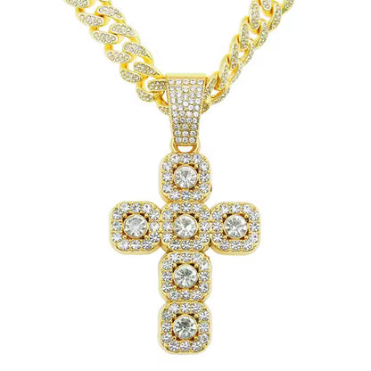 Collier Pendentif Football Croix Diamantée 3D