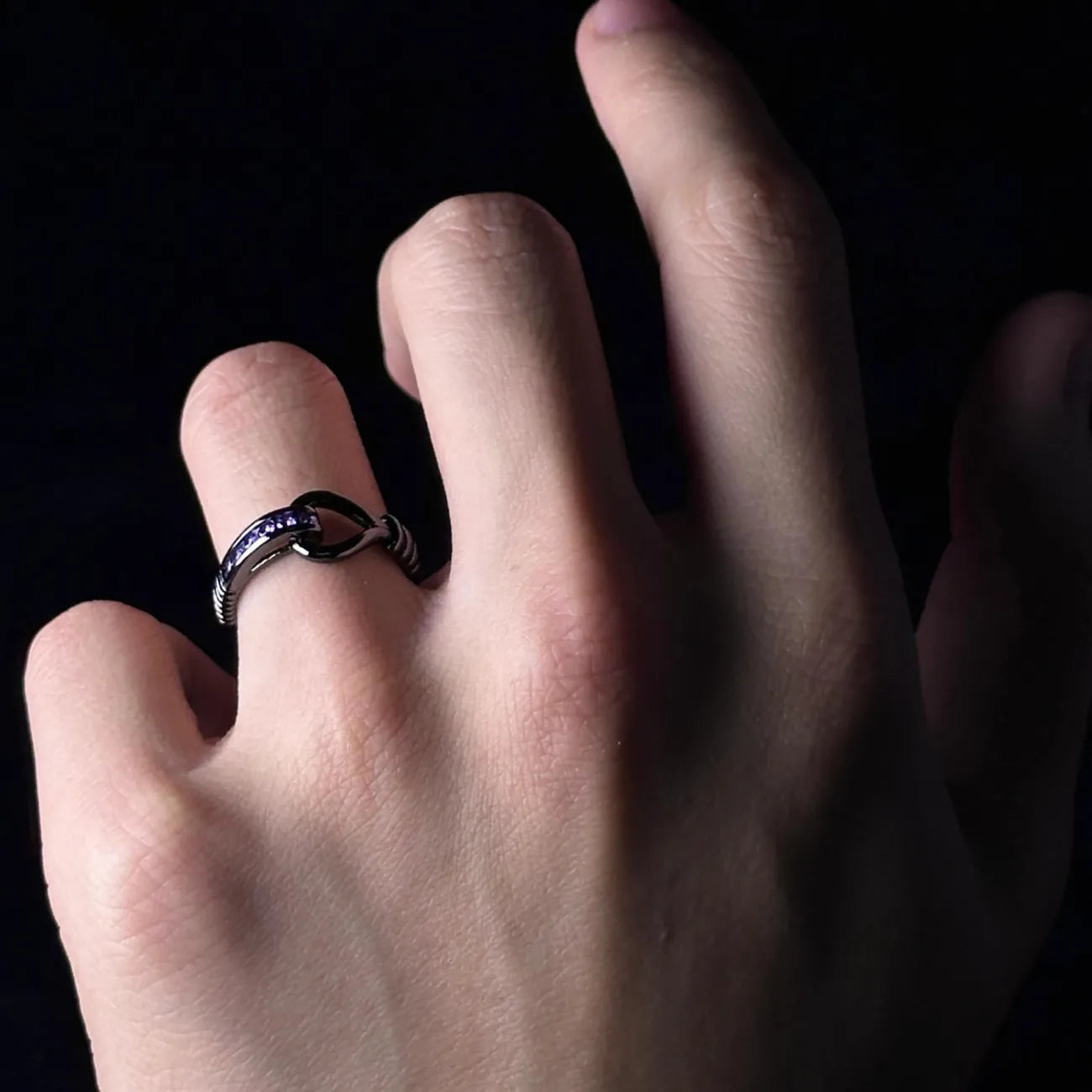 Bague Ouverte Cristal Violet Nouée Noire - Style Dark Tendance