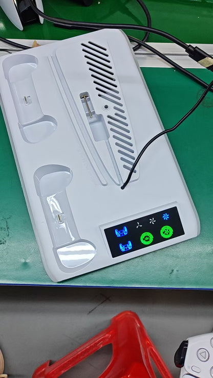 Stand de refroidissement pour PS5/PS5 Slim/PS5 Pro avec crochet casque Station de charge manettes et ventilateur 3 niveaux